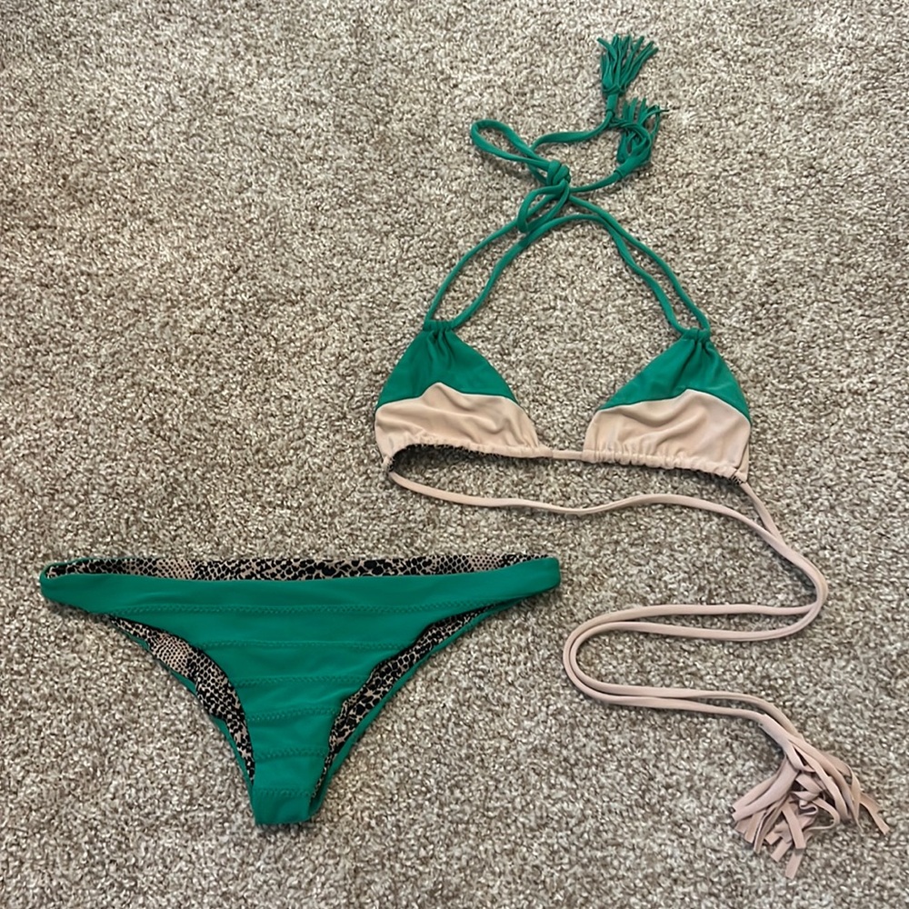 ACACIA Uns Bikini Top and bottom